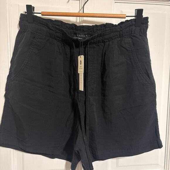 Sanctuary - Size L - Picture 1 of 2